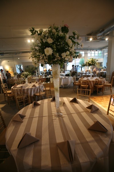 Tall Tables on Flowers For The Head Table   Fran  Oise Weeks European Floral Design
