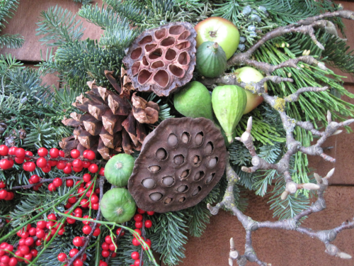 Xmas wreat, lotus pods, figs, iles, magnolia, Françoise Weeks