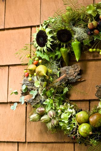 woodland wreath with seckle pear, blackberries, peppers, bark, seedpods, texture, Françoise Weeks