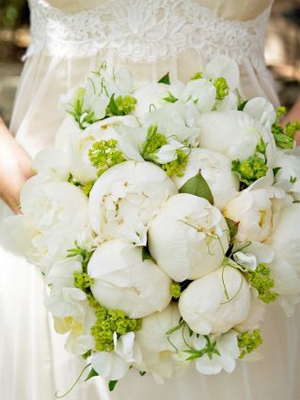 bridal bouquet with white peonies, sweetpeas, alchimella, Françoise Weeks